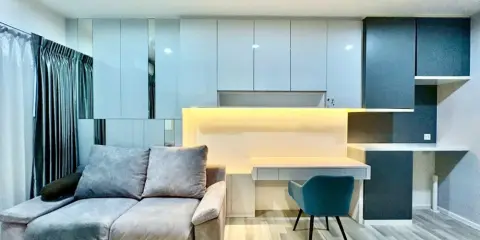 ขาย The Key Sathorn-Charoenrat ห้องอยู่สบาย ไม่อึดอัด ทำเลฝั่งด้านหน้าถนนเจริษราษฎร์ เห็นวิว สระว่ายน้ำ