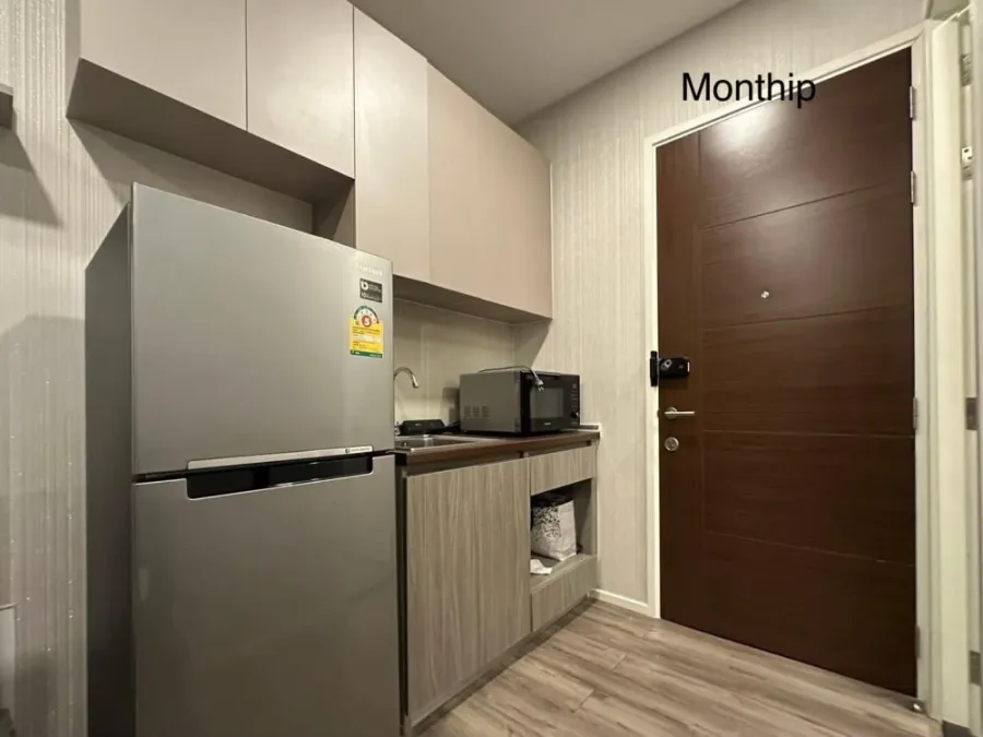 ขาย บราวน์ คอนโด รัชดา 32 ห้องใหม่มาก มีระเบียง เฟอร์นิเจอร์ และเครื่องใช้ไฟฟ้าครบ