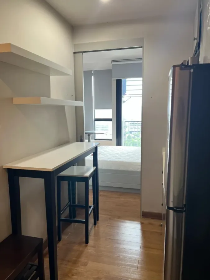For rent: The Editor, ready to move in, furnished, just bring your bags!!