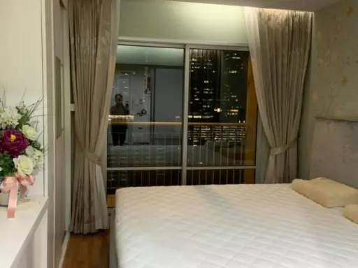 For rent, Lumpini Place Rama 9-Ratchada, this room is fully built-in. The mattress is thick, soft, good, fully furnished. Book now.