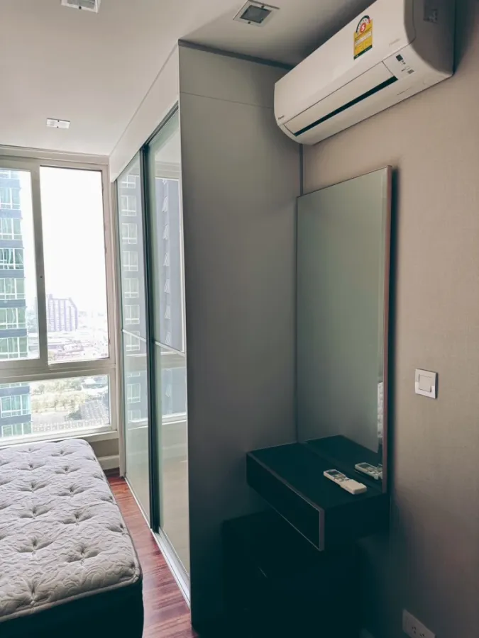 For sale/rent: The Metropolis condo, beautiful unit, high floor, clean, excellent ventilation, ready to move in.