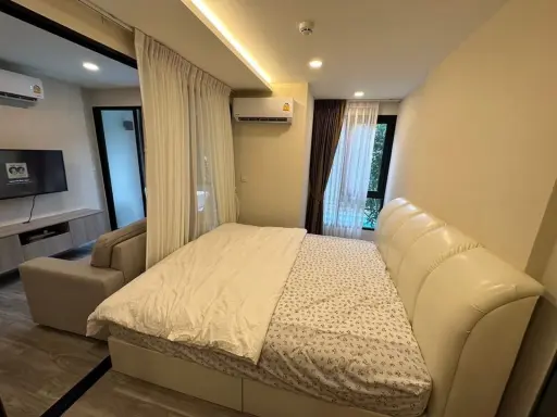 Condo for rent, IKON 77, fully built-in furniture. Decorated to look very warm, pool view, hurry up to reserve it.