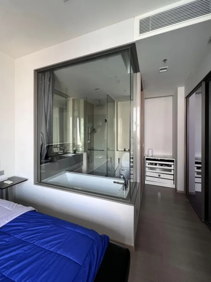 Condo for sale, The Esse Asoke, with a balcony, fully furnished, beautiful room, near the BTS, can't miss it.