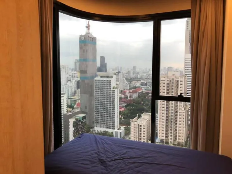 Urgent rent, Ashton Asoke condo, high floor, beautiful view, 2 bedrooms, ready to move in, close to the train, convenient transportation, don't miss !!