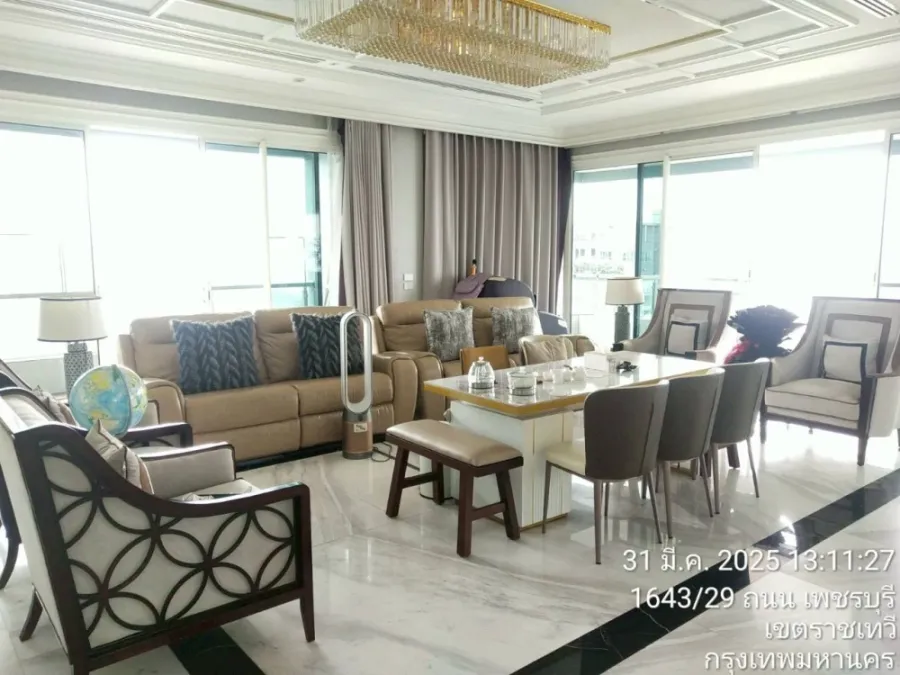 For rent or sale:Q Asoke,penthouse room,very large,very high floor,decorated as luxuriously as a 5-star hotel. Book now and you won't be disappointed.