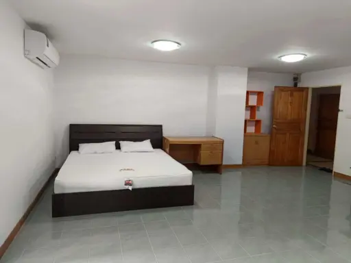 Ratchada City Condo for rent, corner room with privacy, plenty of usable space, comes with complete amenities, don't miss it!