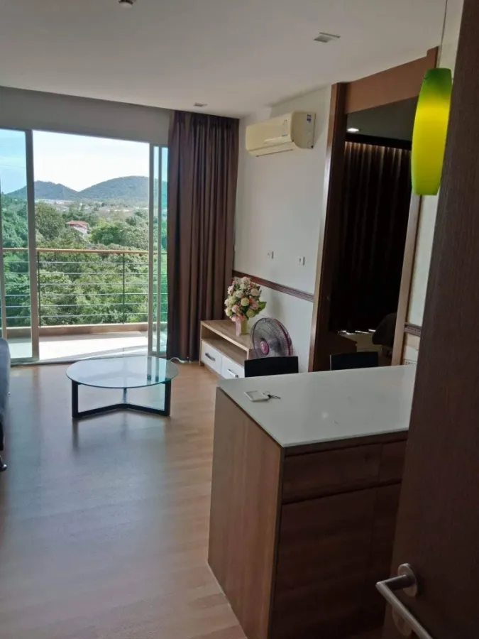 Green Lake Condo Sriracha for sale, spacious room with plenty of usable space, comes with complete furniture and amenities, reserve now!