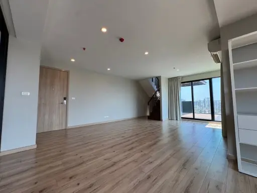 ขายด่วนๆ Brix Condominum Duplex 2 ชั้น ระเบียง Balcony เห็นวิว แม่น้ำเจ้าพระยา รีบมาจองเลย images