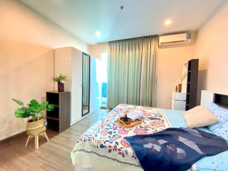 For rent, Supalai Lite Sathorn-Charoenrat. The room is fully furnished. Full facilities, book now.
