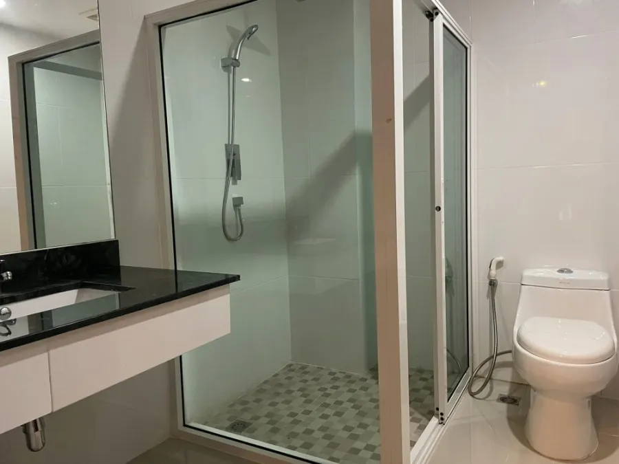 Sale Tourmaline Condo Sathorn-Taksin, 2 bedrooms, 1 bathroom, ready to move in, complete facilities, good price, book now.