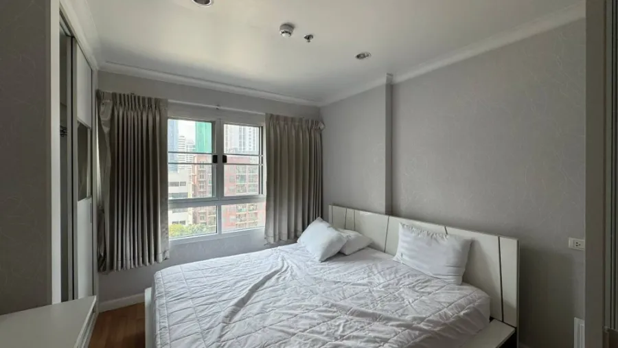 For rent, Lumpini Place Rama 9-Ratchada, very beautiful view, spacious room, not cramped, fully furnished, hurry and reserve before you miss out.