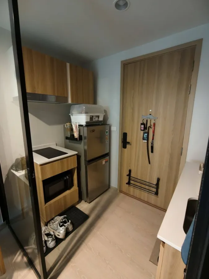 Selling Nue Connex Condo Donmuang, Building E, 1st floor, poolside. Ready to move in, fully furnished with appliances.