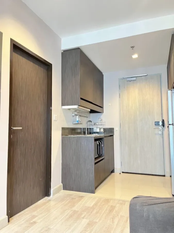 For sale: Ideo mobi rama 9, very good location, bright, clean, comfortable room, beautiful natural light, interested, book now.
