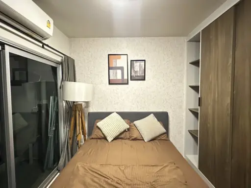 For rent: D Condo Bliss Sriracha, a lovely room, fully furnished, with beautiful wallpaper. Reserve now.