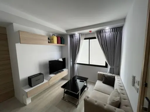 For rent: V Condo, corner room, very private. Big sofa, very comfortable to sit on. Very good price. Must reserve quickly.