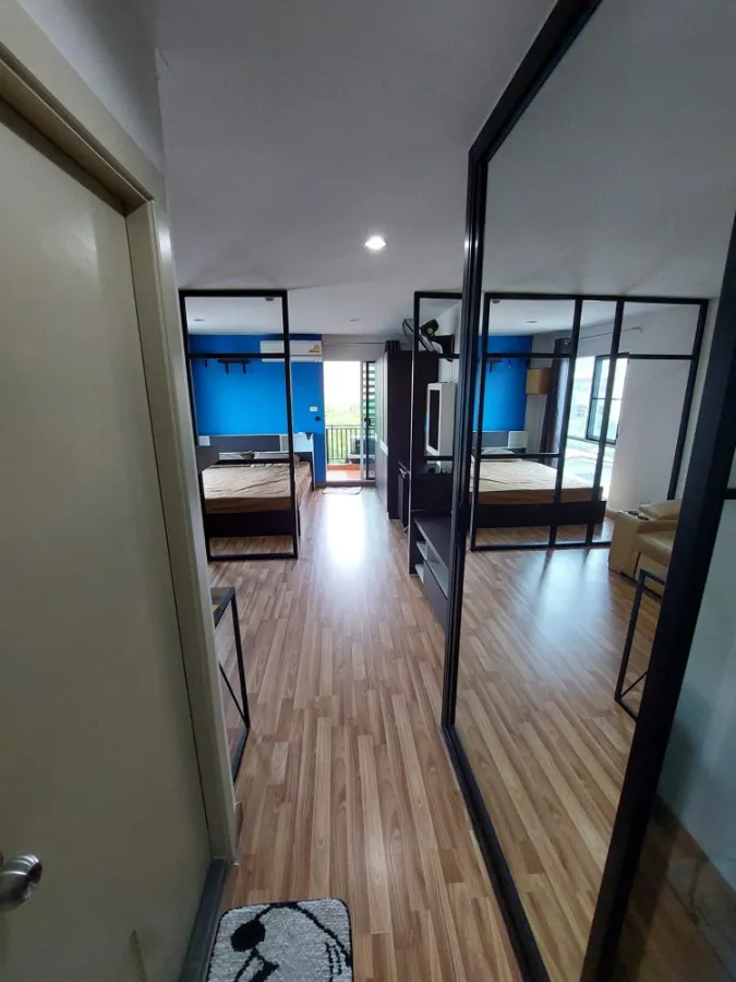 For rent, Regent Home 20 Prachachuen 16, the room is not cramped, comfortable to live in. The sofa is thick and comfortable to sit on. Don't wait, res