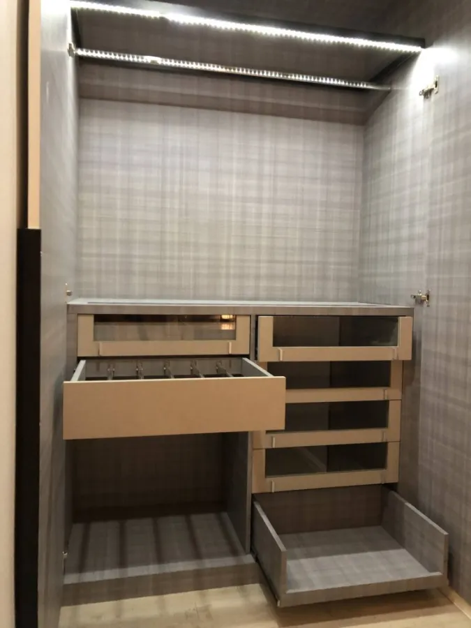 For sale/rent Noble Solo, large room, city view, no buildings blocking, very comfortable, room with breeze all year round, interested in owning, reser