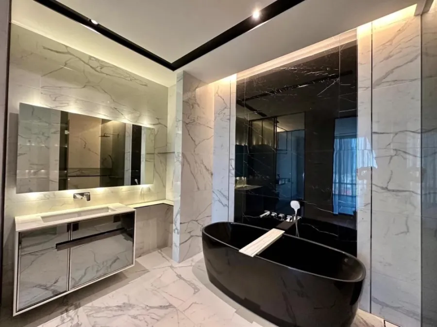 For sale: The Bangkok Thonglor, 31st floor, city view, nice bedroom, great built-in walls. If you want to renovate a room, don't miss out. Reserve now