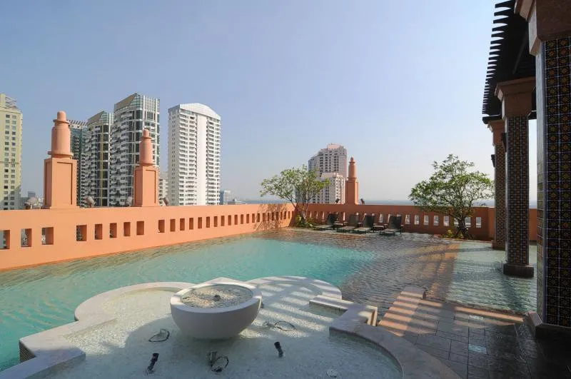 For rent/sale aguston sukhumvit 22 luxury rooms with class Luxurious built-in, hard to find, full, very worth the price. Hurry up to reserve.