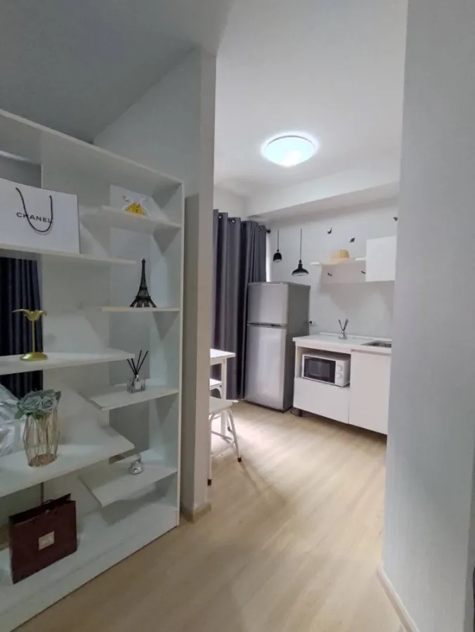 Urgent Sale Plum Condo Ladprao 101 decorated with beautiful white tones. Excellent built-in furniture. You can't miss it. Book now.