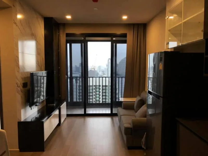 Urgent rent, Ashton Asoke condo, high floor, beautiful view, 2 bedrooms, ready to move in, close to the train, convenient transportation, don't miss !!