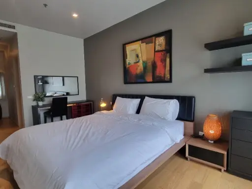 For rent, Noble Refine, 12th floor, fully decorated room, beautiful, very inviting, say you don't miss it, book now, hurry up.
