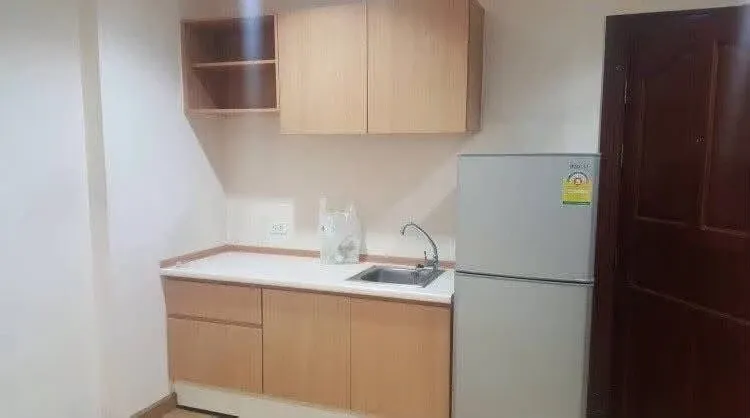 For rent, PG RAMA 9 Condominium, room with good wallpaper, great price, convenient, complete here, come book now, don't miss out.
