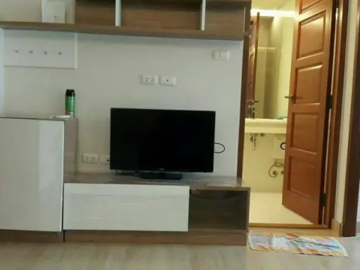 อากาศถ่ายเท ห้องเย็นสบาย พร้อมเฟอร์และเครื่องใช้ไฟฟ้าครบชุด Emerald Residence Ratchada ให้เช่าจ้า!! images