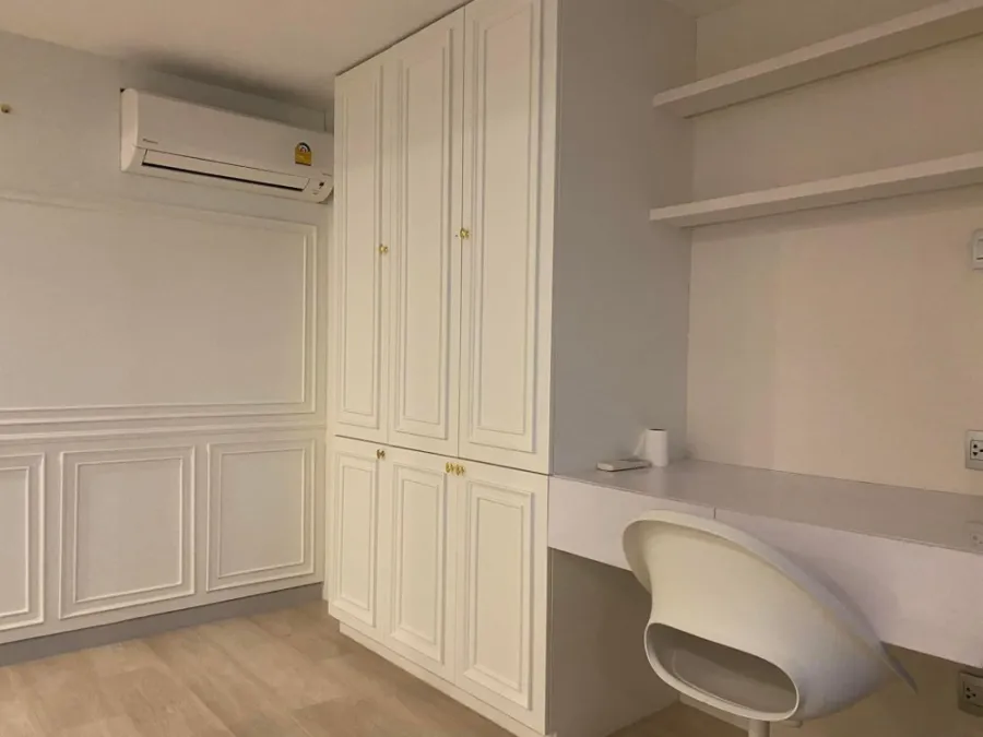 Rent Night Right Prime Sathorn lightning high and airy. Fully furnished, built-in, very nice to live in. Book and you won't be disappointed for sure.