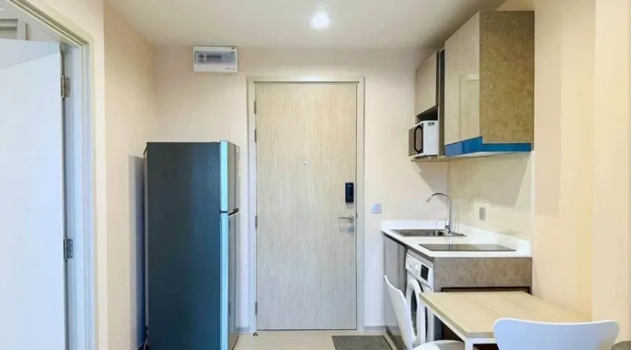 For rent: Aspire Erawan Prime, 27th floor, unobstructed view, fully furnished, very livable. Book now!