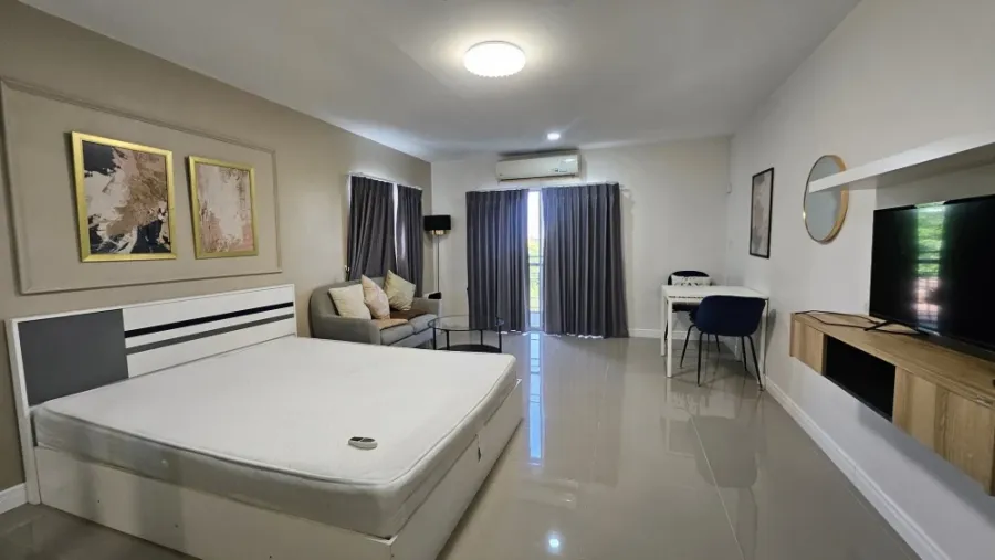 ให้เช่า The Peak Condominium @ Ratchada-Huawkwang ห้องมุมให้ความเป็นส่วนตัว มองเห็นวิวสวน โปร่งโล่ง จองด่วน