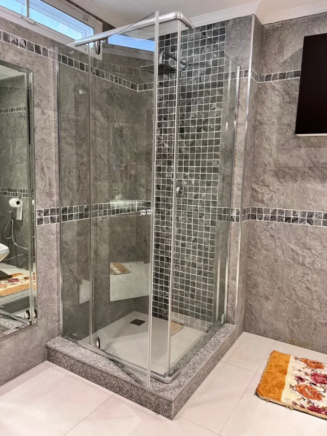 For sale, for rent, Grand View Condo Pattaya (Jomtien), very large room. Beautifully decorated, looks good and stylish, has a sea view. Reserve quickl