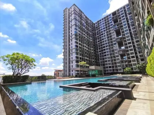 For sale The Base Changwattana, 7th floor, has a view of the pool, reasonable price, hurry up and reserve it as the owner.