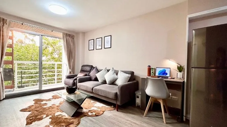 For sale or rent, The Link Sukhumvit 50, 2 bedrooms, comes with complete decorations. I'd say it's very livable.