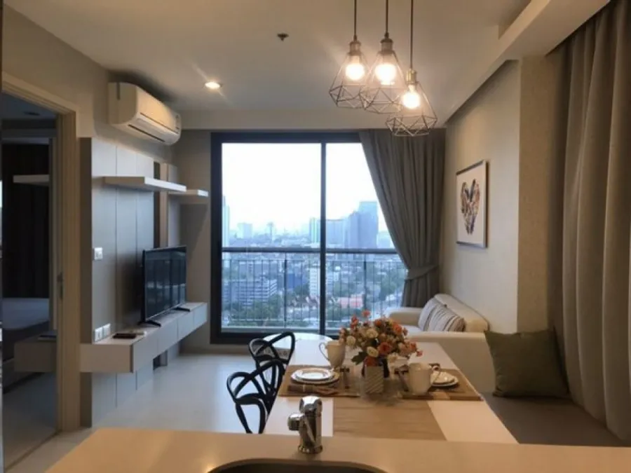 For rent Rhythm Ekamai Estate, convenient transportation Answer everyone's questions. Beautiful room, ready to move in!!