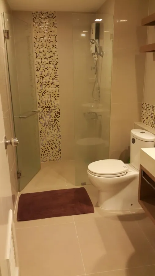 For sale or rent Abstracts Sukhumvit 66/1, spacious room with usable space. Affordable price. Hurry and reserve.