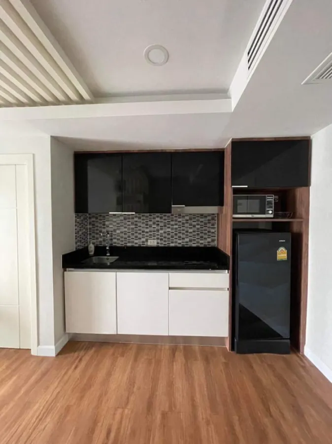 ขาย/ให้เช่า ดุสิต แกรนด์ ปาร์ค ห้องติดวอลเปเปอร์ พร้อม built-in อย่างดี อย่าช้าเป็นเจ้าของด่วน