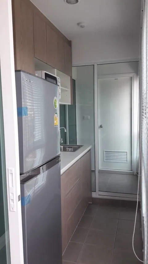 For rent: Regent Home Bang Son, Phase 2, 19th floor, spacious room, plenty of Buit-In furniture, very livable, don't miss it.