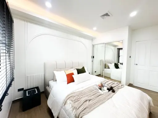 For sale: A space Asoke-Ratchada, beautiful room, stunningly decorated, ready to move in. Interested? Book now. Don't miss out!