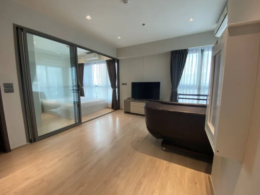 For rent, Whizdom Station Ratchada-Thapra, 31st floor, spacious room, comfortable, fully furnished, book now.