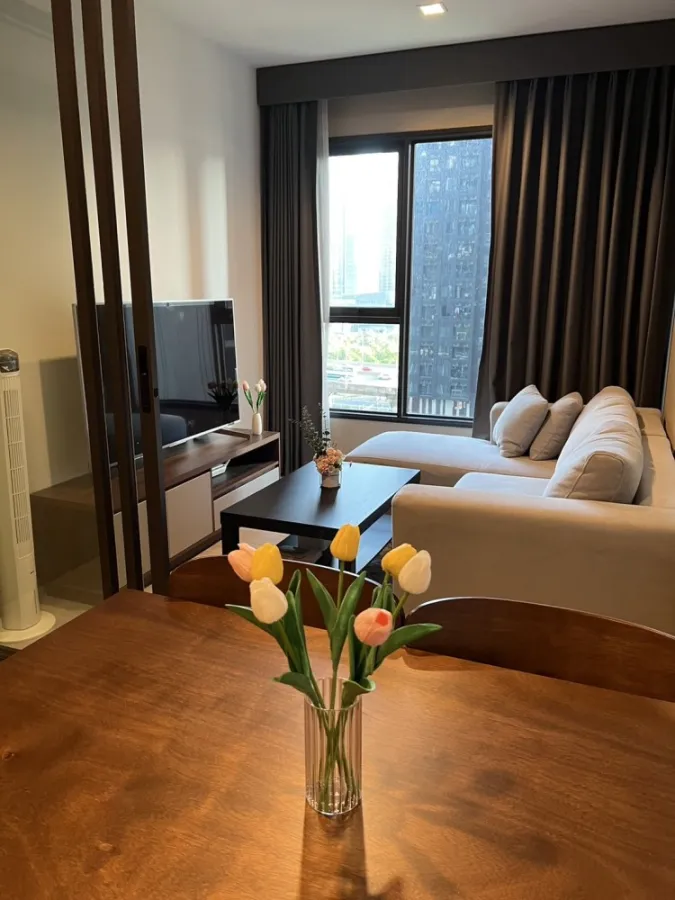 Condo for rent, Life Asoke-Rama 9, ready-to-move-in condo on prime location, business area, urgent!!
