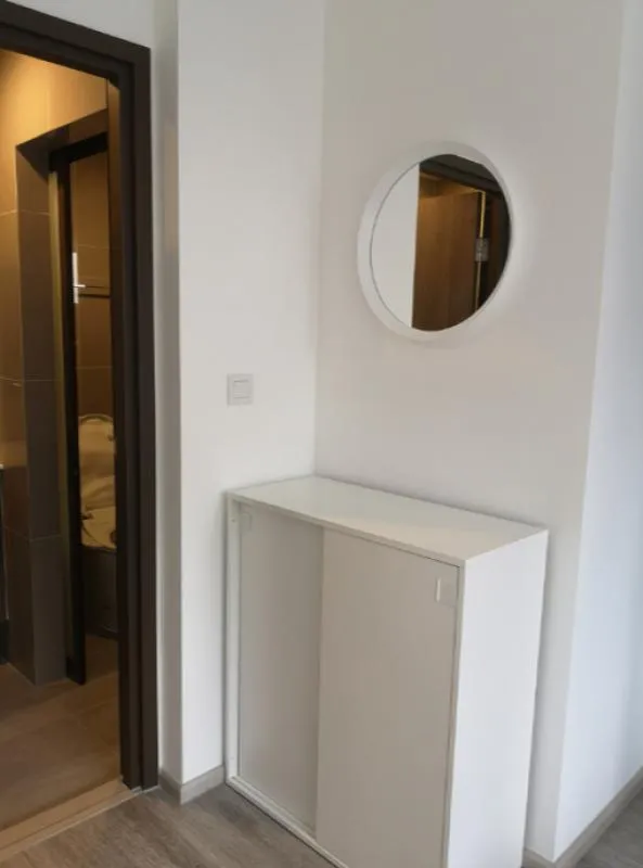 For rent Ideo Mobi Asoke, the central area here is very beautiful. Descriptive pool view Hurry up and book now!!
