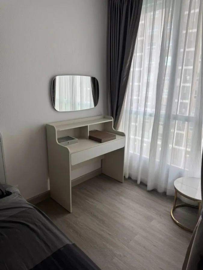 For rent: Supalai Loft, Phasi Charoen Station, 9th floor, pool view, fully furnished room, just bring your bags and move in. Reserve now!
