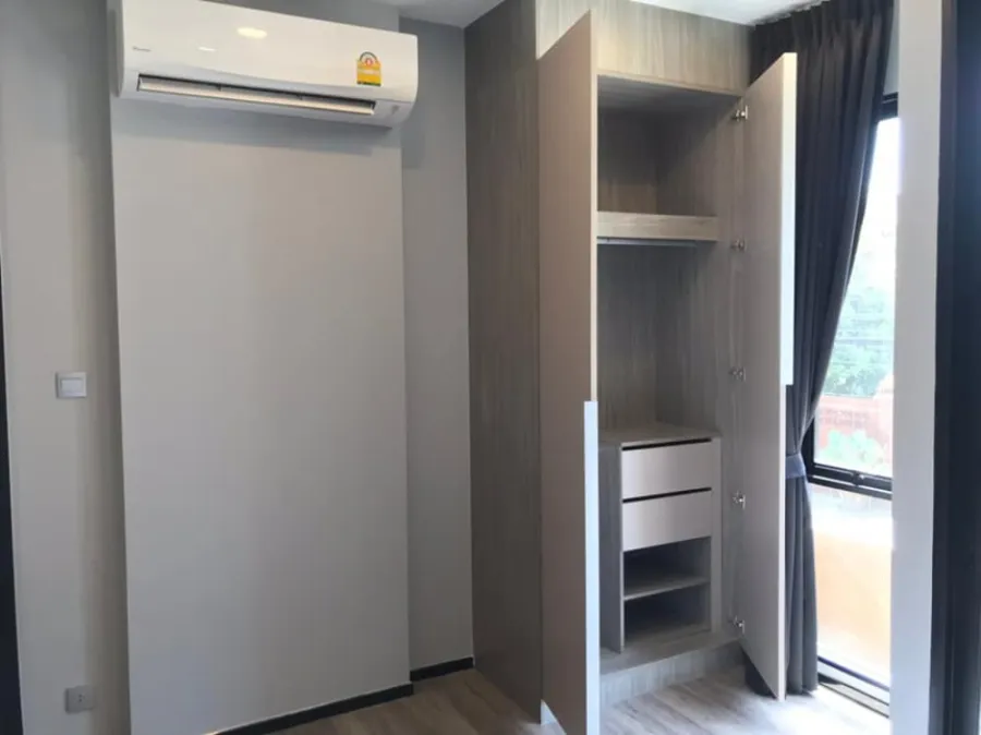 ขาย Brown Condo รัชดา 32 ประตูใช้ระบบ Digital door lock เฟอร์นิเจอร์บิ้วอินอย่างดี อย่ารอช้า จองด่วน