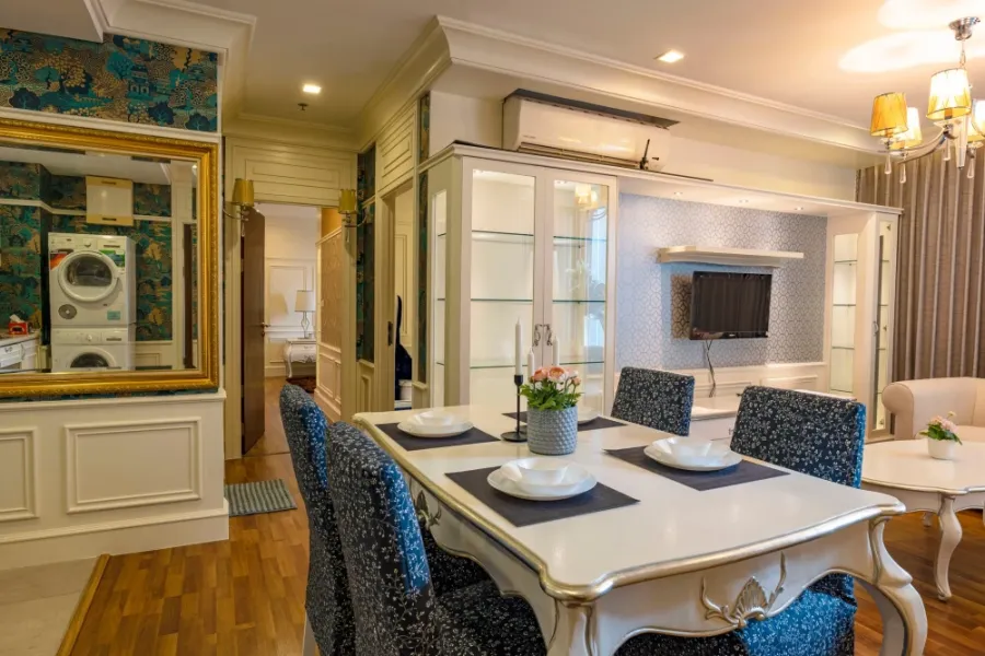 Condo for rent, Le Luxe Condominium, view of Sukhumvit Road, see BTS cars, not blocked by buildings, corner room.