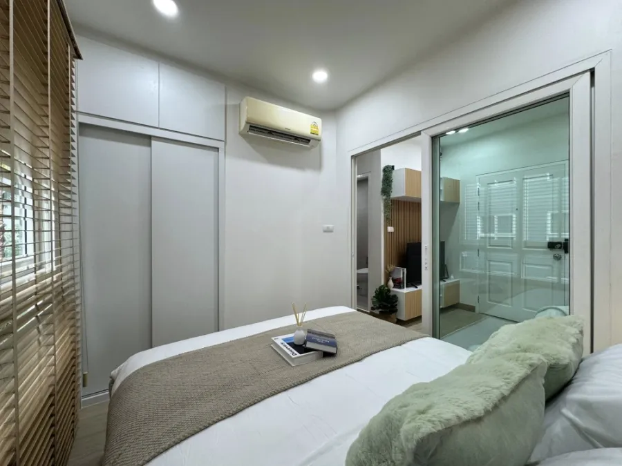 For sale: The Trust Condo in Central Pattaya. Beautifully decorated throughout. Minimalist style. Very livable. Ready to move in.