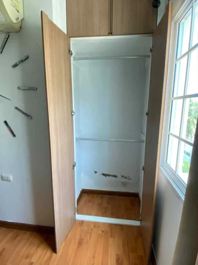 For rent: Tulip Square Om Noi, Building L2, 5th floor, decorated room, ready to move in.
