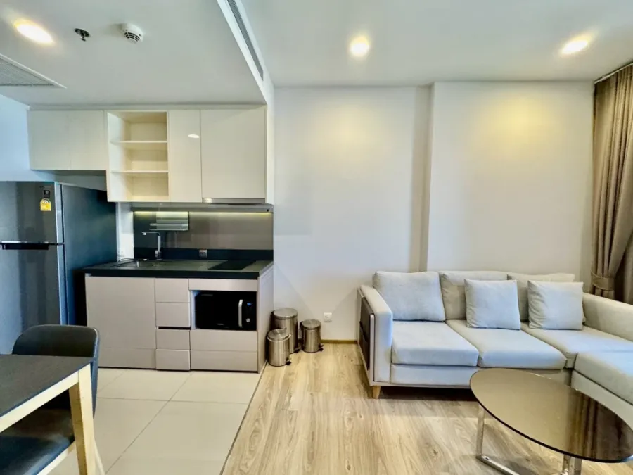 For rent: Oka Haus Sukhumvit 36, 38th floor, fully furnished unit. Book now! Don't miss out! Act fast!