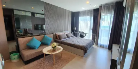 ขาย ให้เช่า Rhythm Sukhumvit 36-38 ชั้น 23 วิวส่วนกลาง ตกแต่งน่าอยู่ ติดวอลเปเปอร์ทั้งห้อง จองเลย