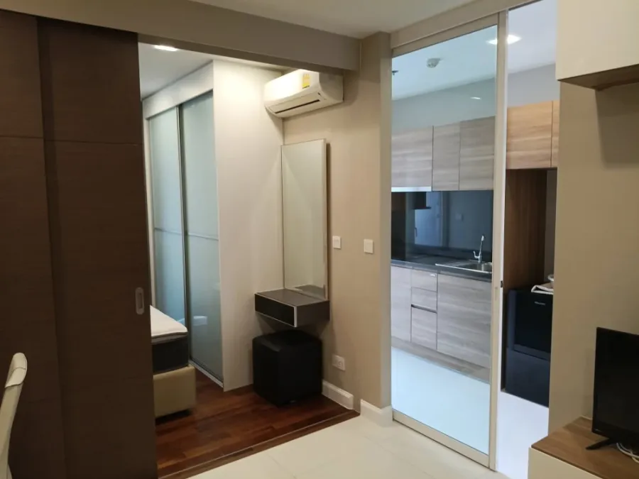 For sale: The Metropolis, 1 bedroom, 1 bathroom, 26th floor, beautiful view, not blocked, good location, fully furnished, reserve now.